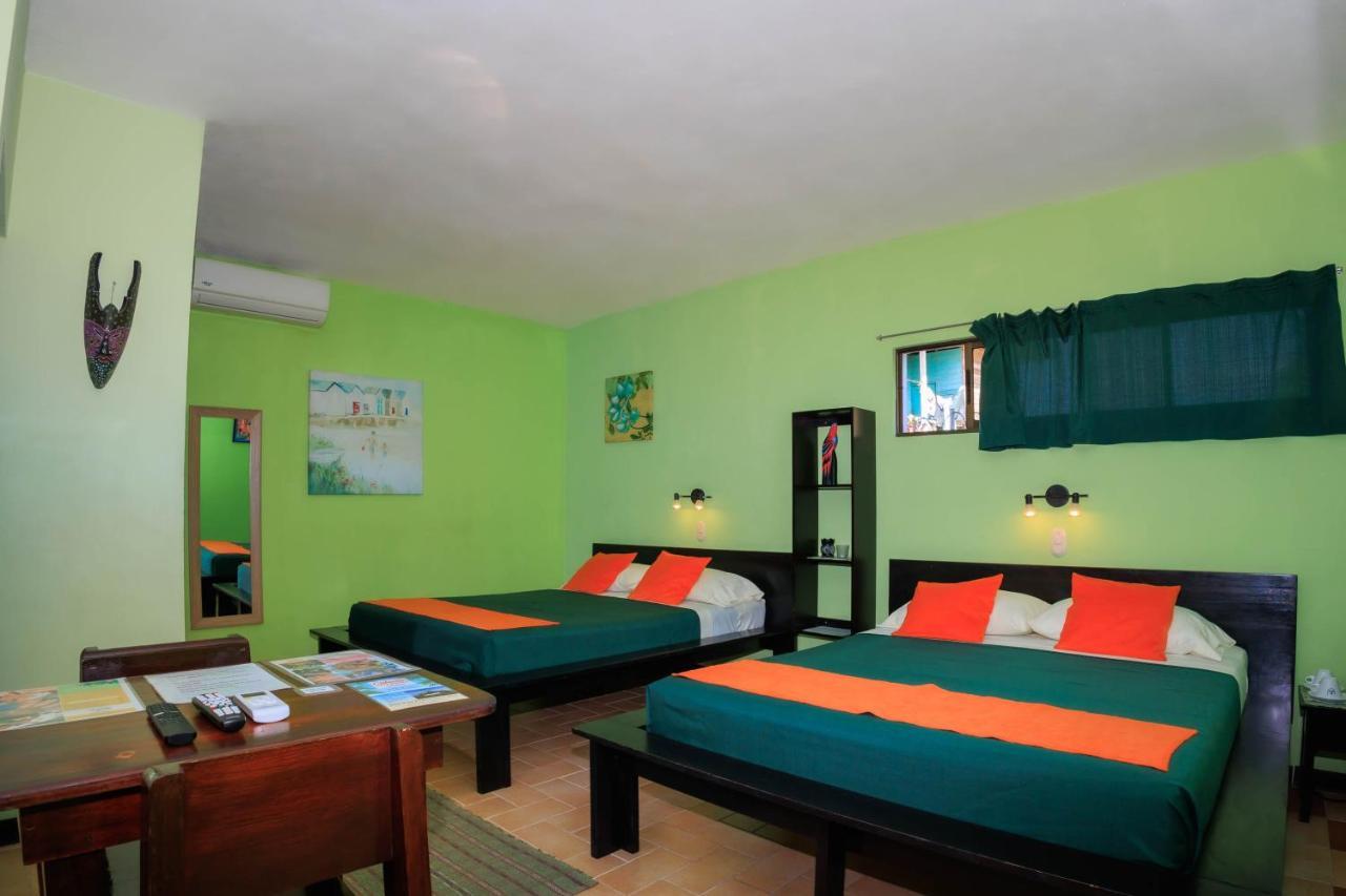 Hotel Boutique La Casa de las Flores Cahuita Extérieur photo