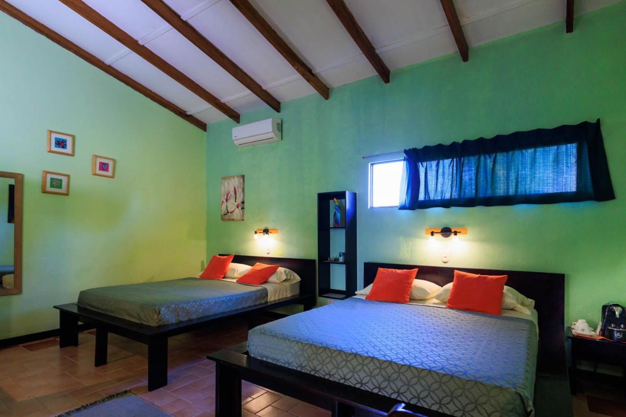 Hotel Boutique La Casa de las Flores Cahuita Extérieur photo