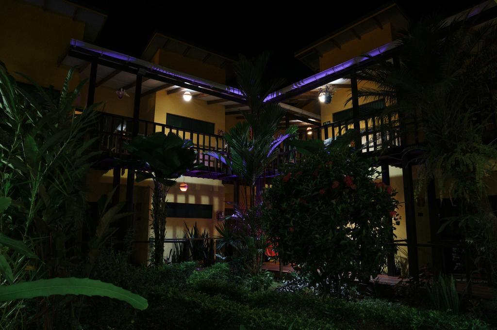 Hotel Boutique La Casa de las Flores Cahuita Extérieur photo