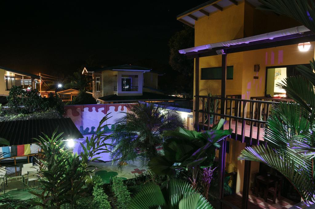Hotel Boutique La Casa de las Flores Cahuita Extérieur photo